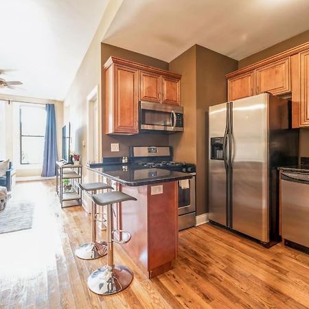 Lovely 2 Bed 3 Miles From Dt W Free Parking Chicago Bagian luar foto
